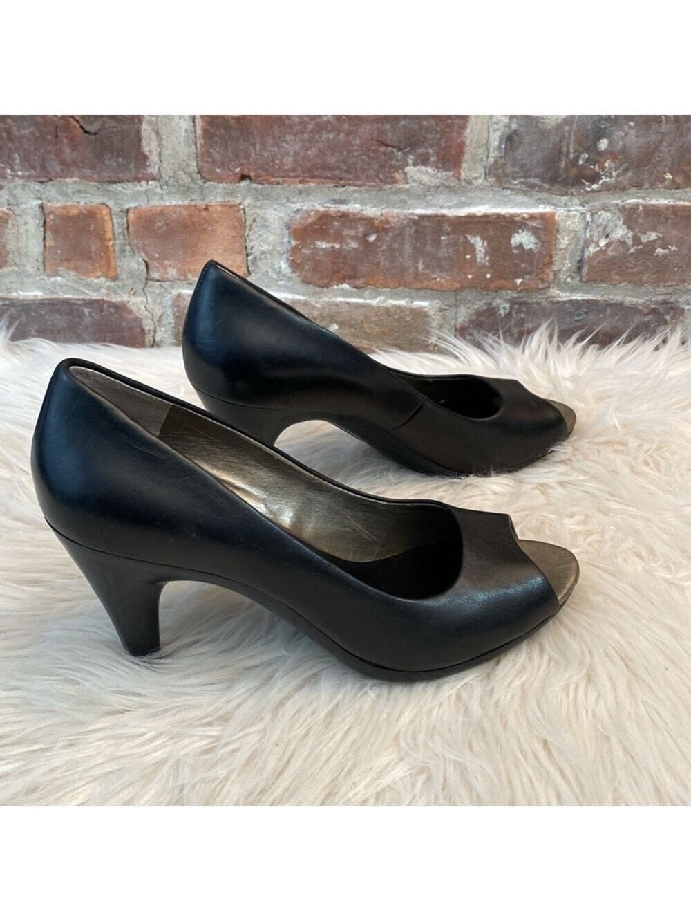 Kenneth Cole Clay Back Leather Peep Toe Heels, Size 8.5M